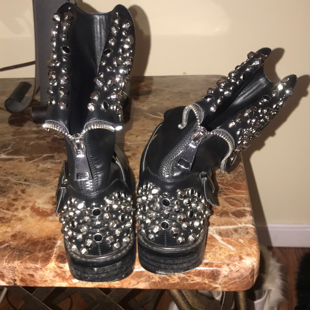 Black combat boots, 9.5
